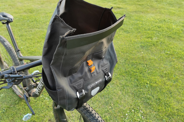 2021_Ortlieb_HandlebarpackQR_open.jpg
