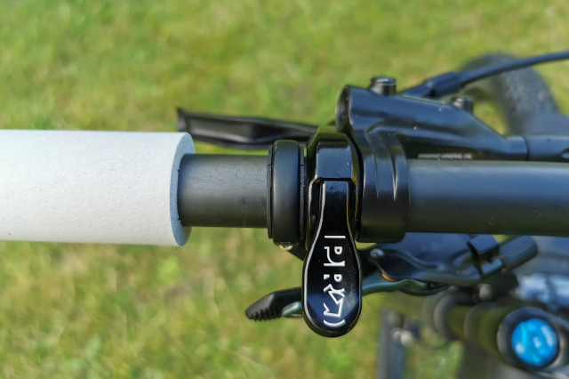 2021_PRO_Tharsis_3Five_seatpost_lever.jpg
