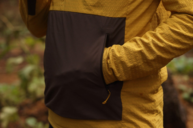 2022 7mesh chilco anorak pocket.jpg