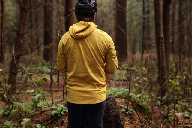 2022 7mesh chilco anorak rear.jpg