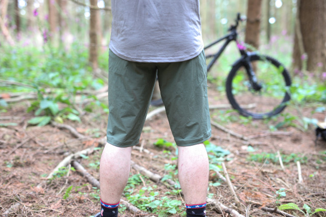2022 7mesh mens slab short rear.jpg