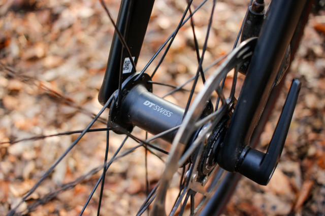 2022 Canyon Grail AL 7 eTap Rival-dt swiss hub.jpg