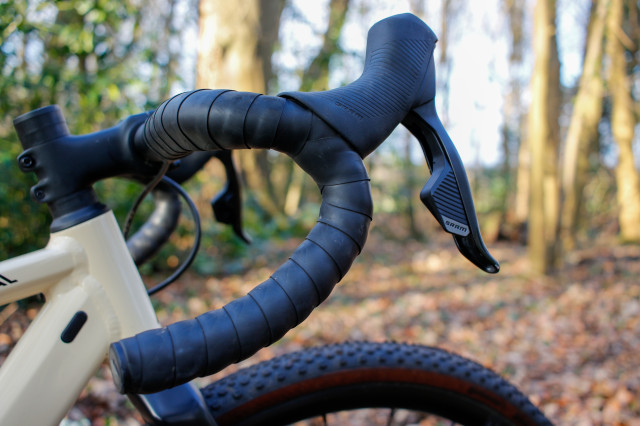 2022 Canyon Grail AL 7 eTap Rival-handlebar drop.jpg