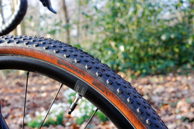 2022 Canyon Grail AL 7 eTap Rival-tyre.jpg