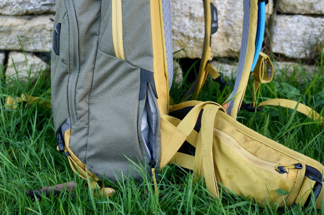 2022 Deuter Attack 16 secret phone pocket.jpeg