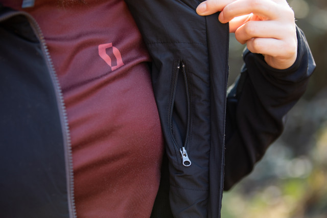 2022 Endura MT500 Freezing Point Jacket 003.jpg