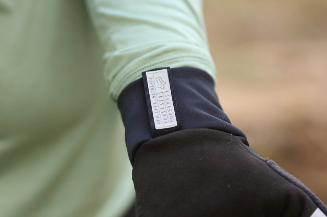 2022 Fox Defend Fire glove cuff loop.jpg