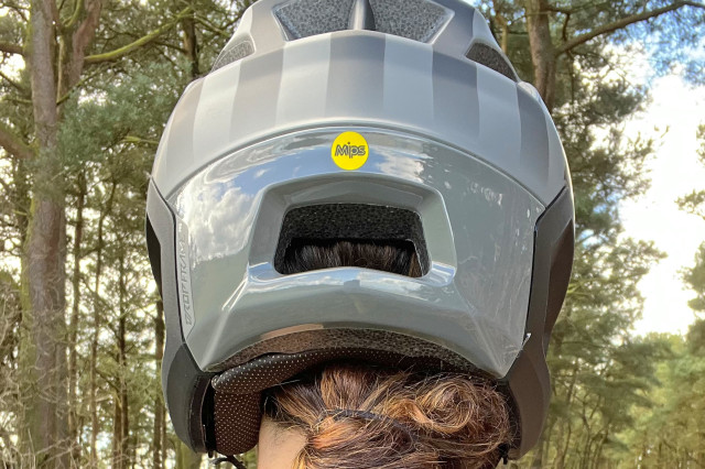 2022 Fox dropframe mountain bike helmet 009.jpg