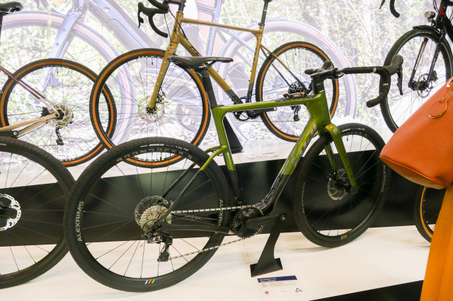2022 Fuji Jari sideview 2 eurobike.jpg