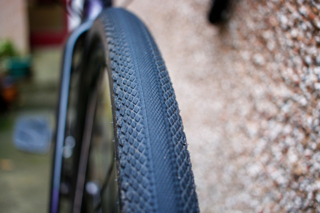 2022 Hutchinson Overide 38mm gravel tyre-tread.jpg