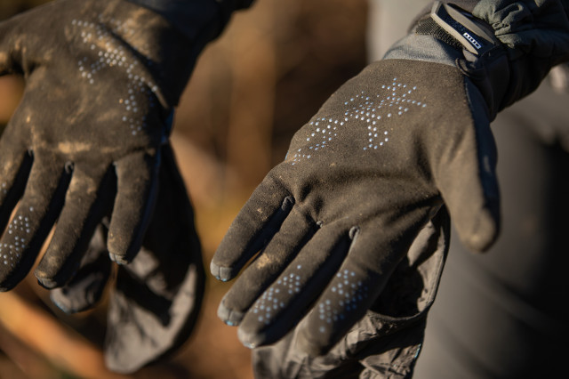 2022 ION Traze Amp Mountain Bike Gloves 009.jpg