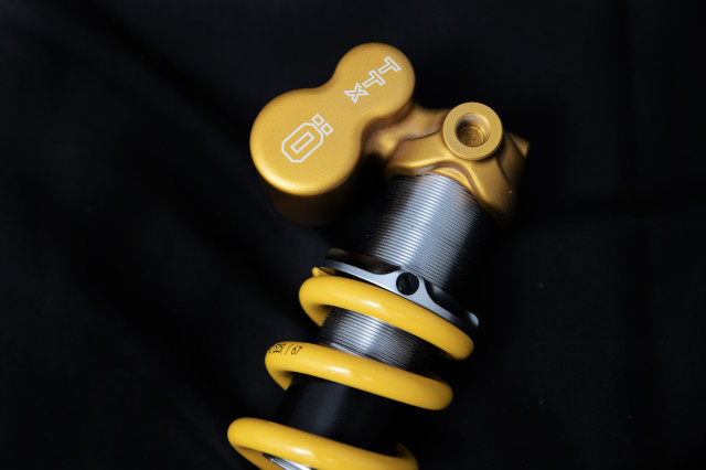 2022 Ohlins TTX22m2 threads.JPG