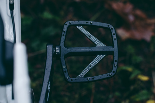 2022 PNW Components Loam Pedal blackout black close.jpg