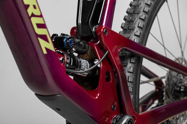 2022 Santa Cruz Hightower suspension.jpg
