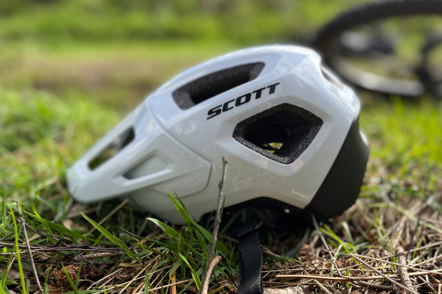 2022 Scott Argo MTB helmet Rhian Atherton 004.jpg
