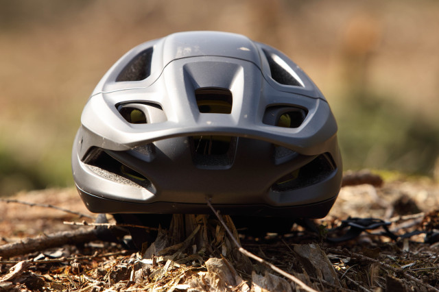 2022 Specialized Camber front.jpg