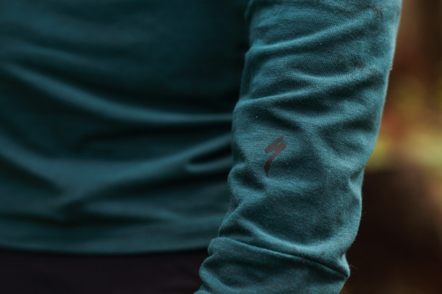 2022 Specialized Men’s Trail Long Sleeve Jersey cuff.jpg