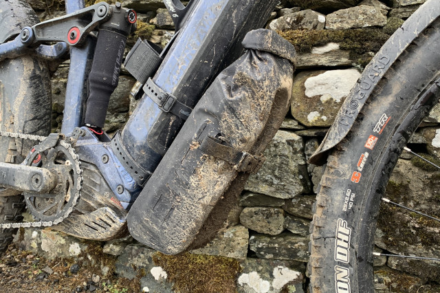 2022 Tailfin V-Mount Pack e-Bike.jpg