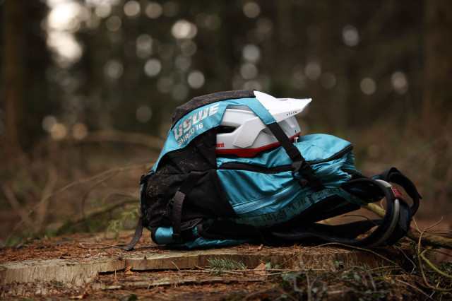 2022 USWE Shred 16 daypack helmet carry.jpg
