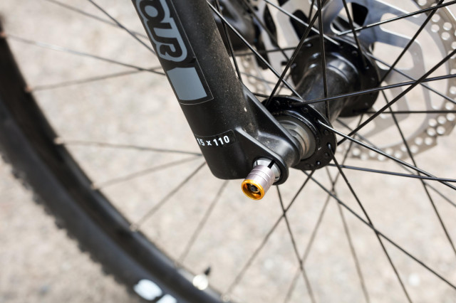 2022 Voodoo Bizango fork axle.jpg