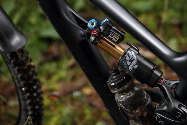 2022 YT CAPRA Core 4 shock.jpg