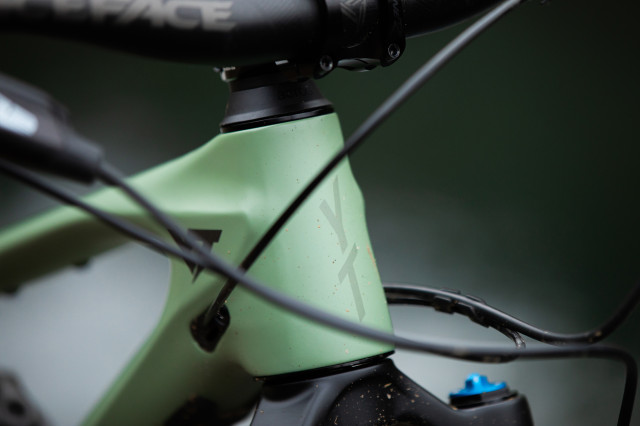 2022 YT Izzo Core 3 headtube headset.jpg