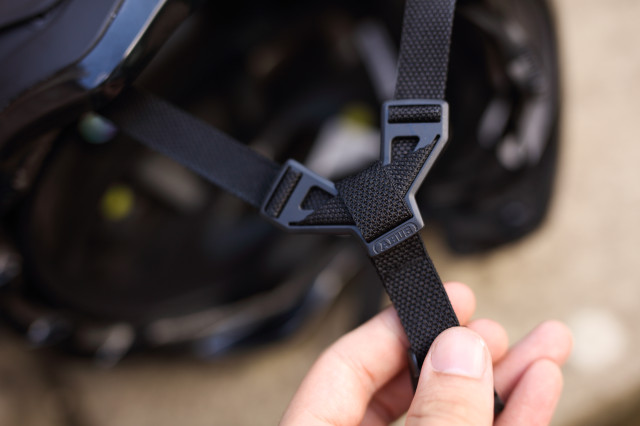 2022 abus cliffhanger mips divider.jpg