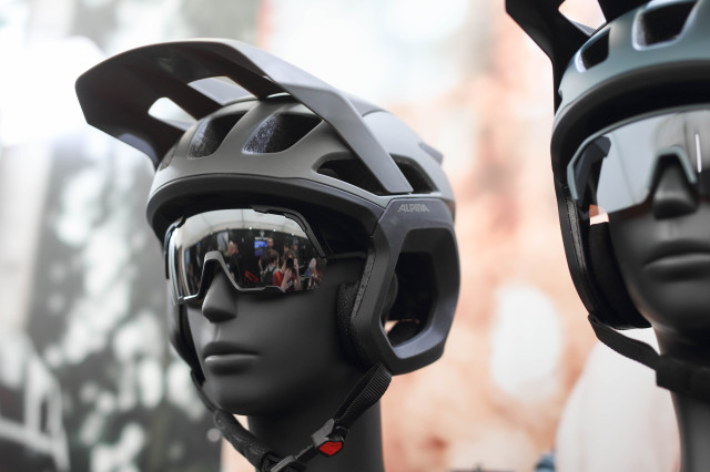 2022 alpina glasses corebike.jpg