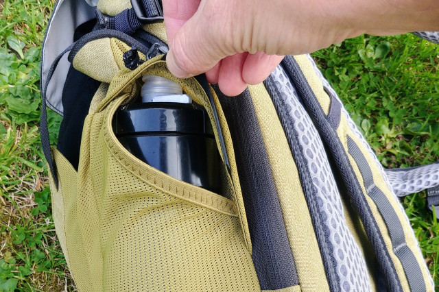 2022 altura chinook backpack side pocket.jpg