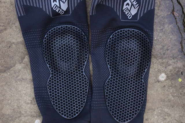 2022 armaurto arma hex knee pads flat.jpg