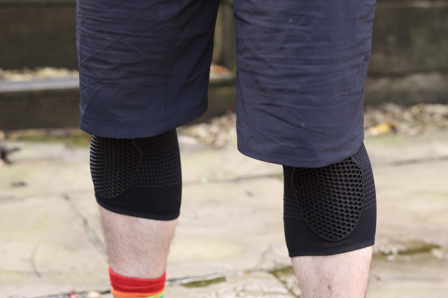 2022 armaurto arma hex knee pads shorts down.jpg