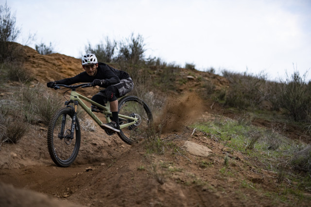 2022 canyon SPECTRAL 125 CF 9 riding.jpg