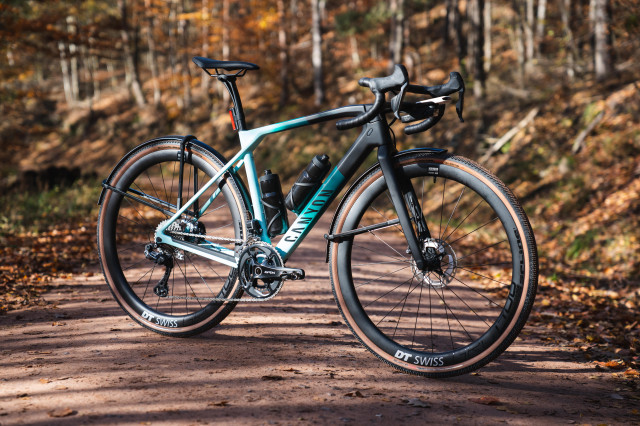 2022 canyon grail hero.jpg