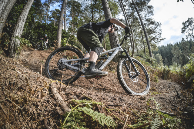 2022 canyon spectral cf8 CLLCTV riding cover.jpg