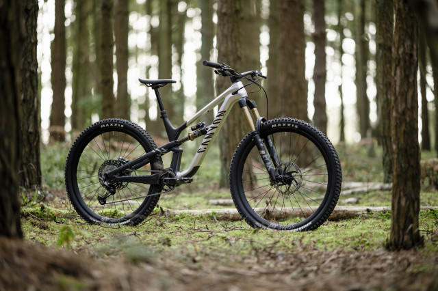 2022 canyon spectral cfr outside hero.jpg