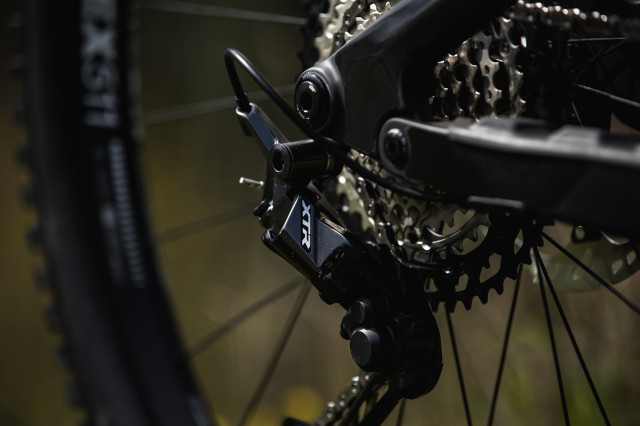 2022 canyon strive CFR mech.JPG
