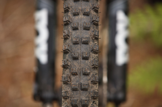2022 continental argotal tread straight.jpg