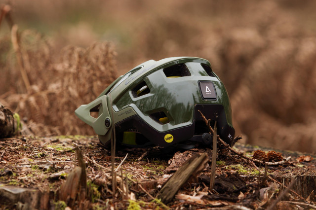 2022 cube mtb strover helmet rear 3q.jpg