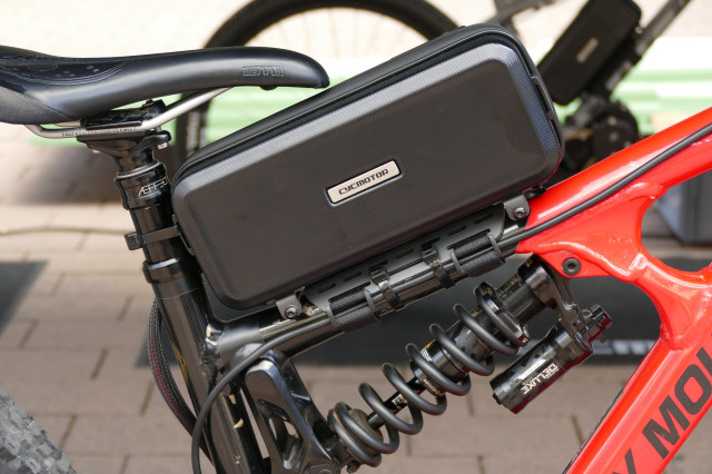 2022 cycmotor x1 photon battery.jpg