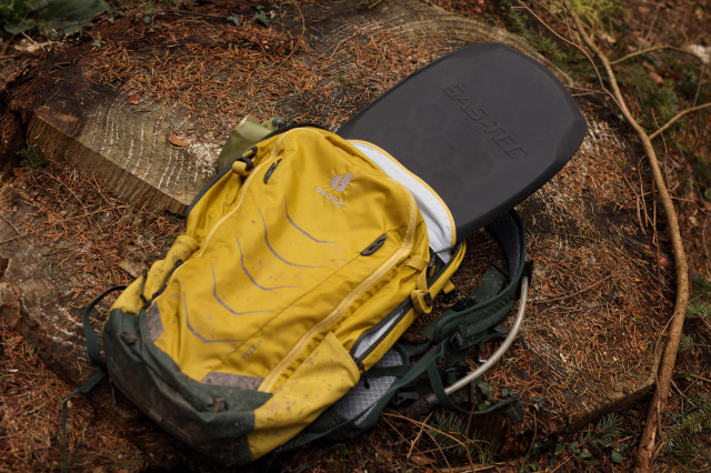2022 deuter flyte 14 back protector.jpg