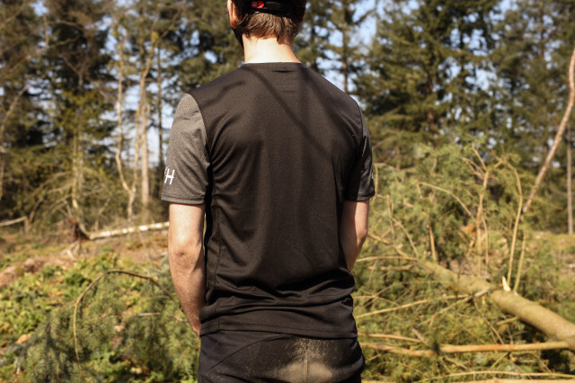 2022 fasthouse classic cartel ss jersey rear.jpg