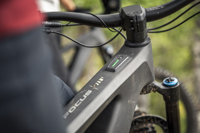 2022 focus jam2 SL top tube.jpg