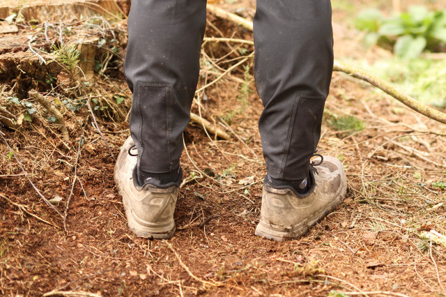 2022 fox defend fire bib pants rear ankle.jpg