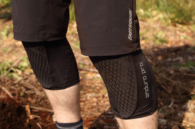 2022 fox enduro pro knee guard hero.jpg