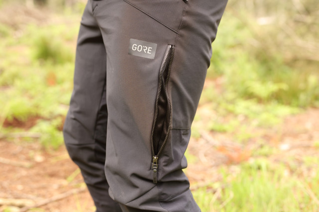 2022 gore fernflow pants vent.jpg