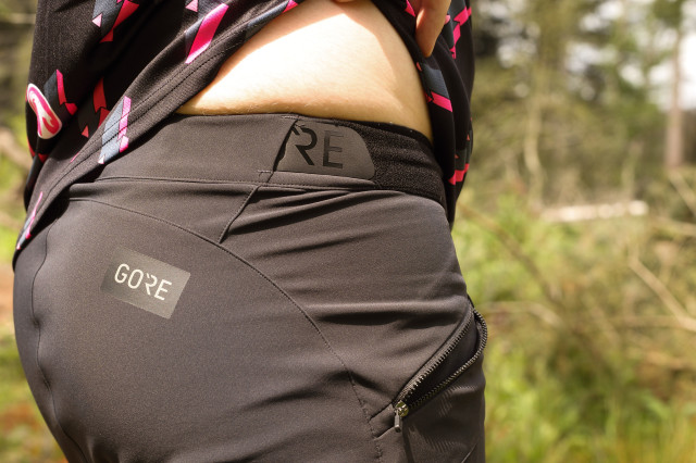 2022 gore fernflow pants waistband.jpg