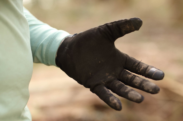 2022 gore trailkpr glove palm.jpg