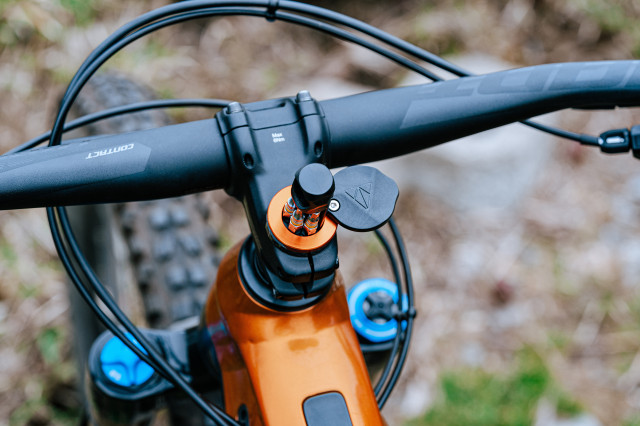 2022 granite design stash rt on bike.jpg