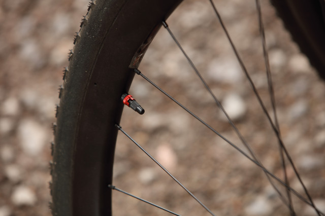 2022 halo carboura wheels valve.jpg