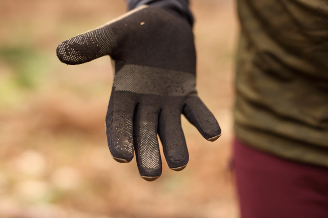 2022 ion logo glove silicone.jpg